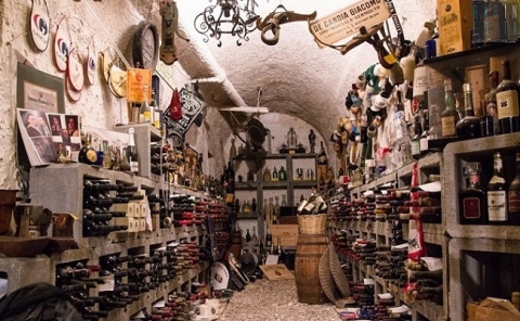 Il museo del vino dell'enoteca De Candia, testimonianza di una Carrassi che non c'� pi�